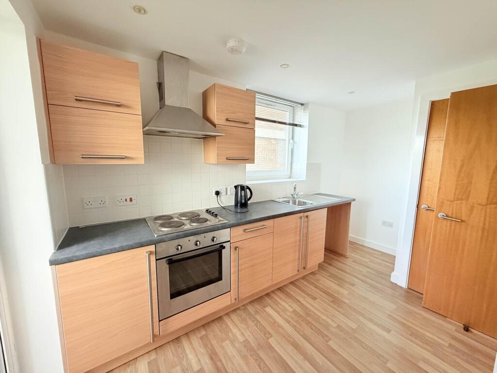 Apartment in Knowsley, Kirkby - View 4