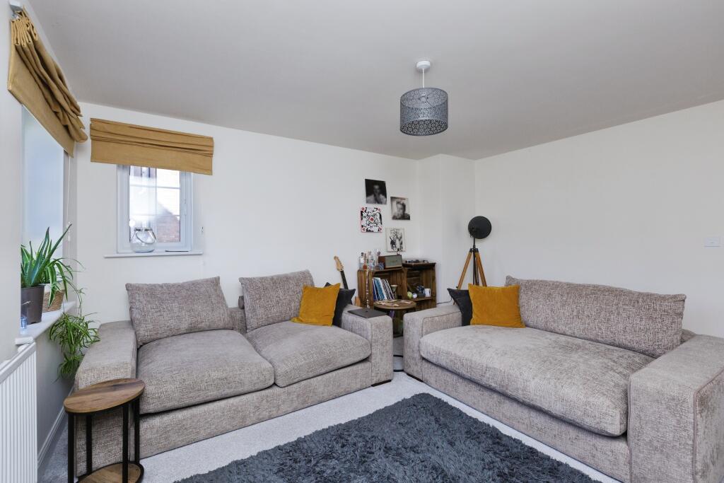 2-bed flat on Tay Road, Leicester, LE19, £199,000