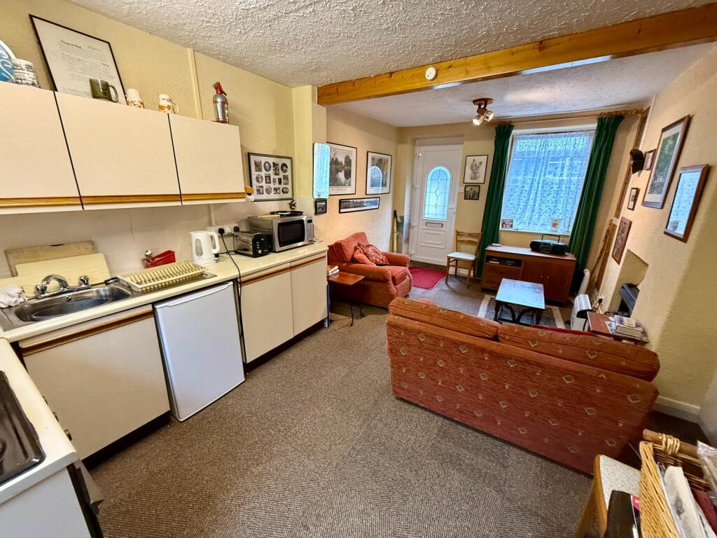 8 Upperfield Street, Dolgellau, LL40 1NA photo 3