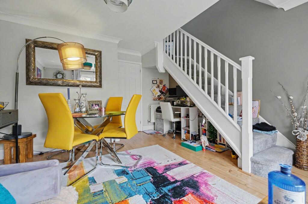 House in Chelmsford, Chancellor Park, Chelmer - View 2