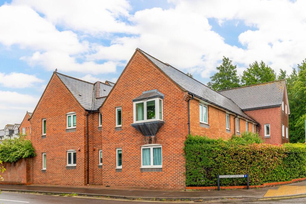 2-bed flat on Kelham Gardens, Marlborough, Wiltshire, SN8, £140,000
