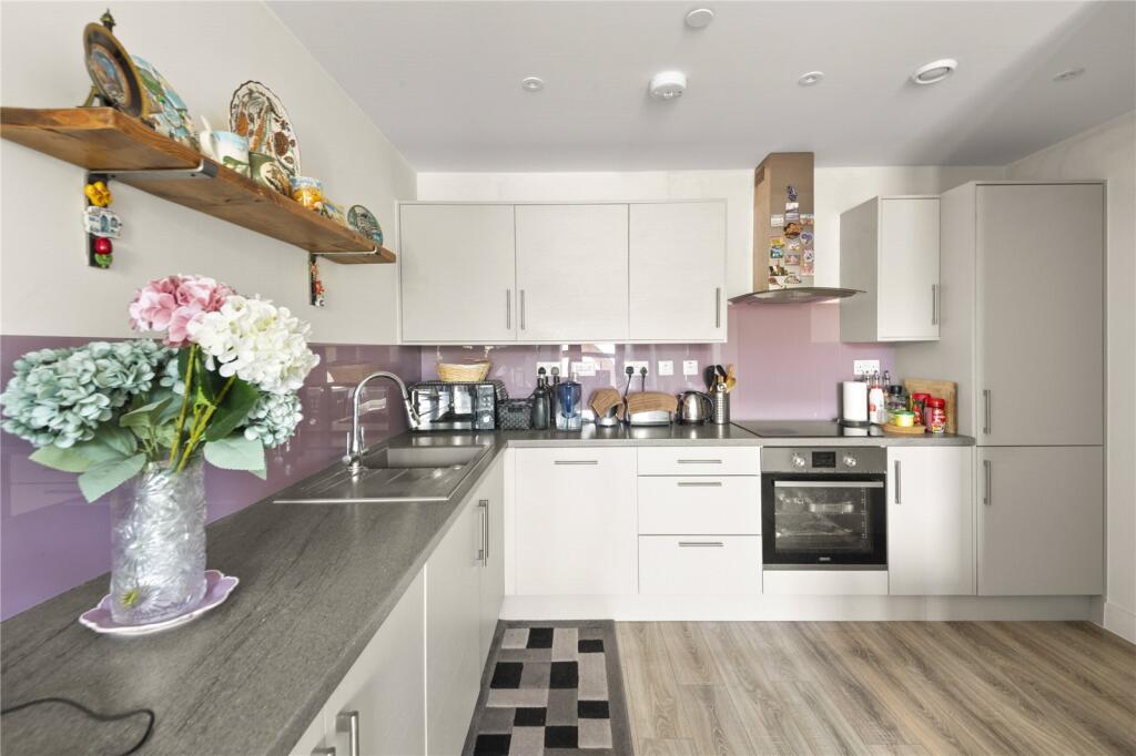 Apartment in Southall - View 2