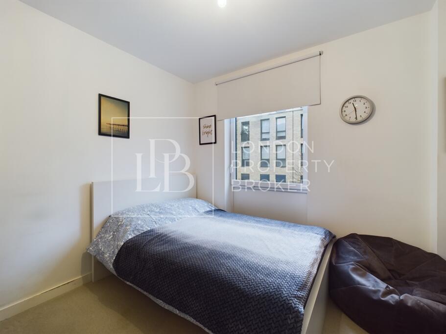 Apartment in Southall - View 4