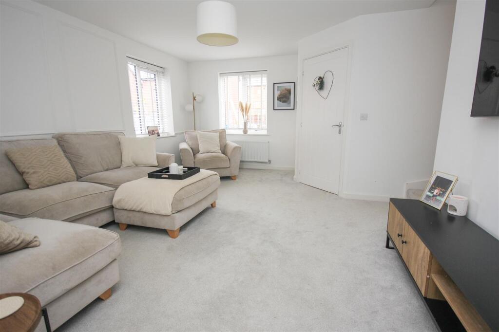 House in Wellingborough, Glenvale Park - View 2