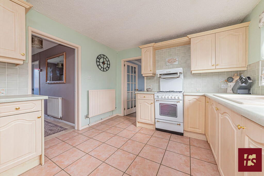 Englemere Road, Bracknell, Berkshire RG42 1TJ photo 3
