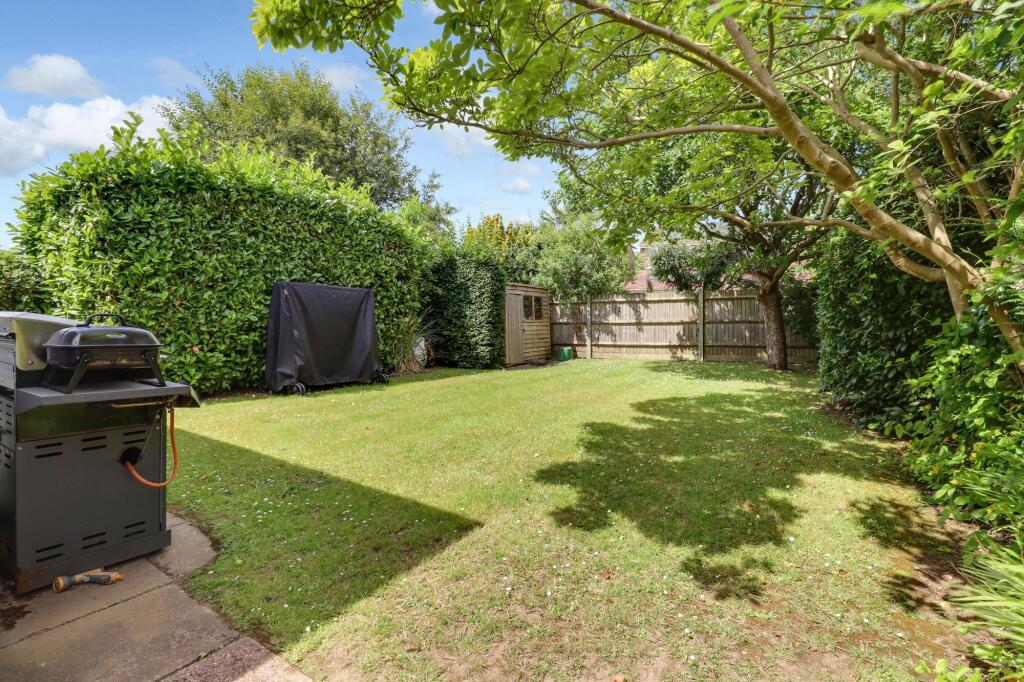 Forge Drive, Claygate, KT10 photo 4