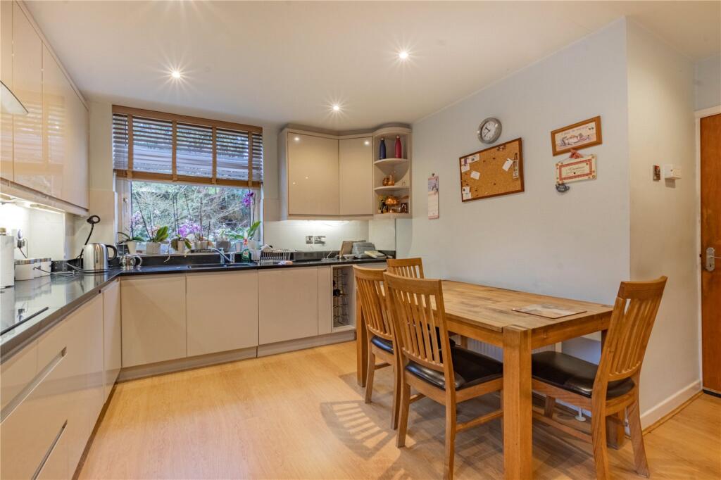 Parklands, Shaw, Oldham, Greater Manchester, OL2 photo 4