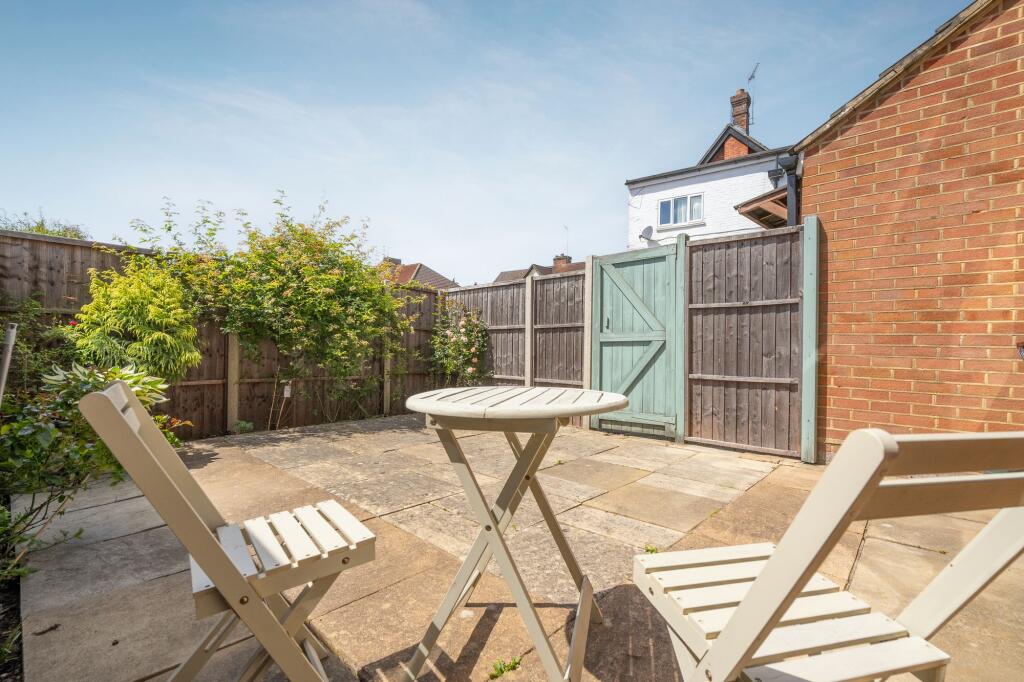 Charters Lane, Sunninghill - More