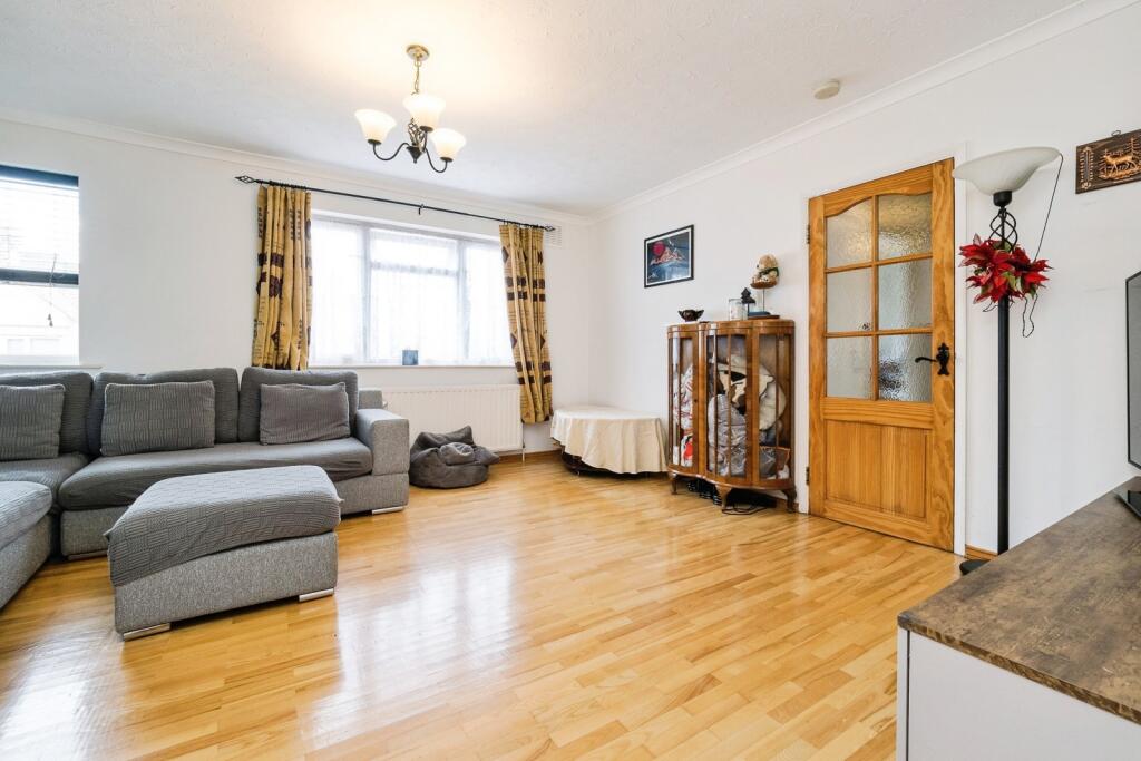 Apartment in London, Beckton - View 2