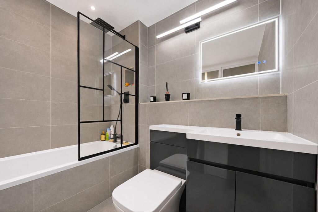 Apartment in Sutton - More