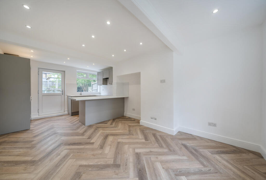 House in London, Morden - View 5