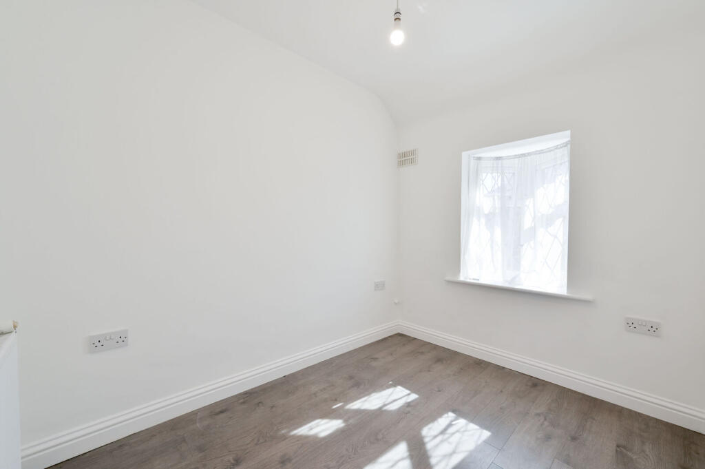 House in London, Greenford - More