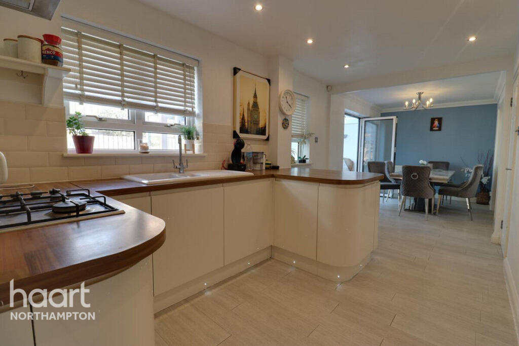 House in Northampton, Abington - More
