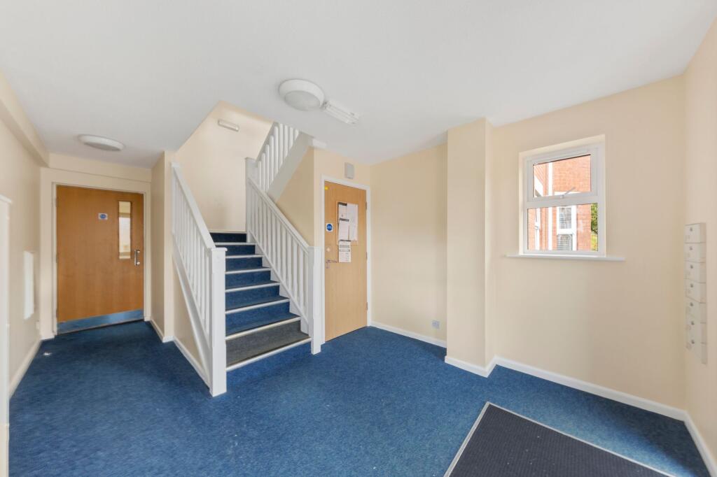 Apartment in Warrington, Lane Ends, Great Sankey - More