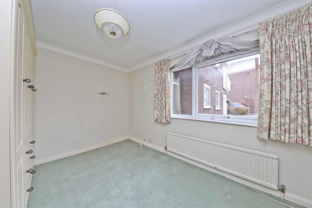 Chesswood Way, Pinner photo 4
