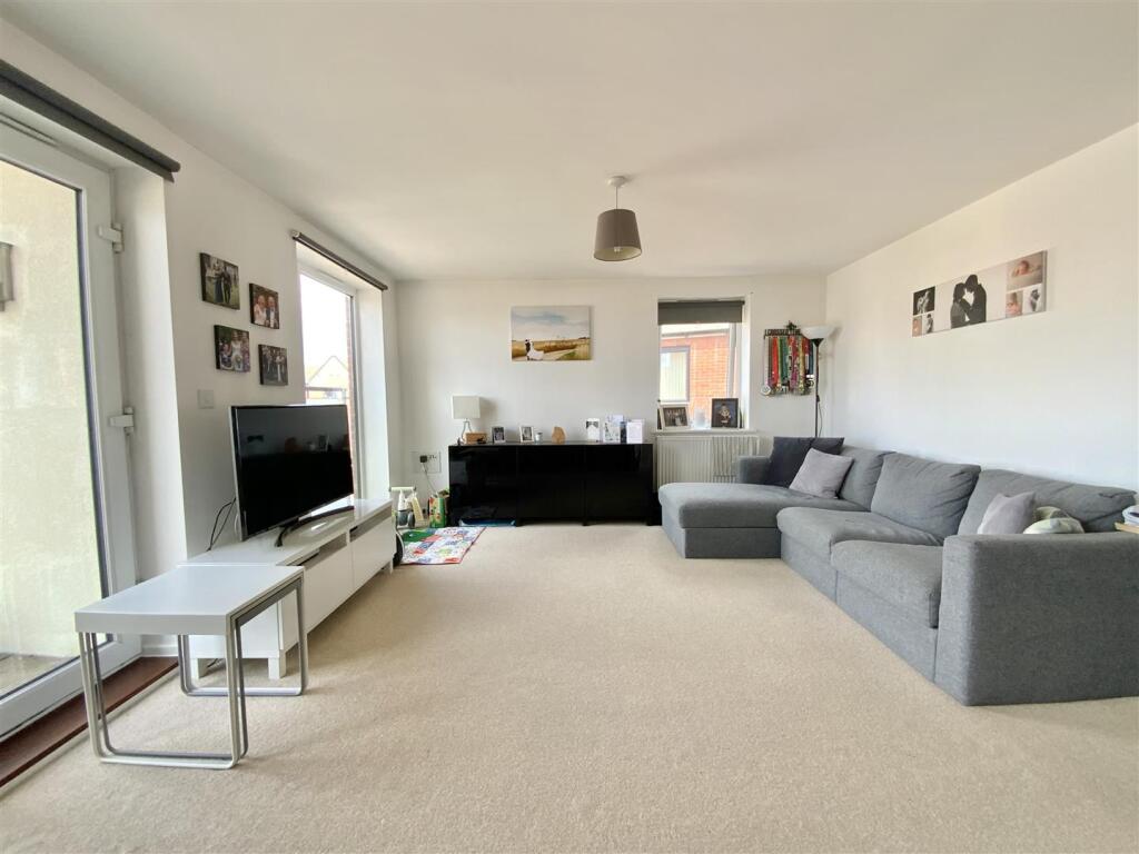 Apartment in Milton Keynes, Fairfields - View 4
