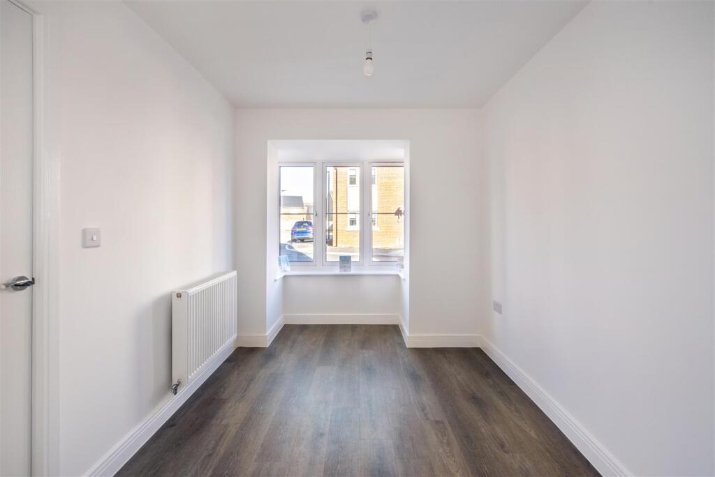 House in Chichester, Oving - More