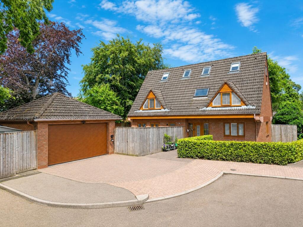 Main image of property: Kirkmount, Wirral, CH49