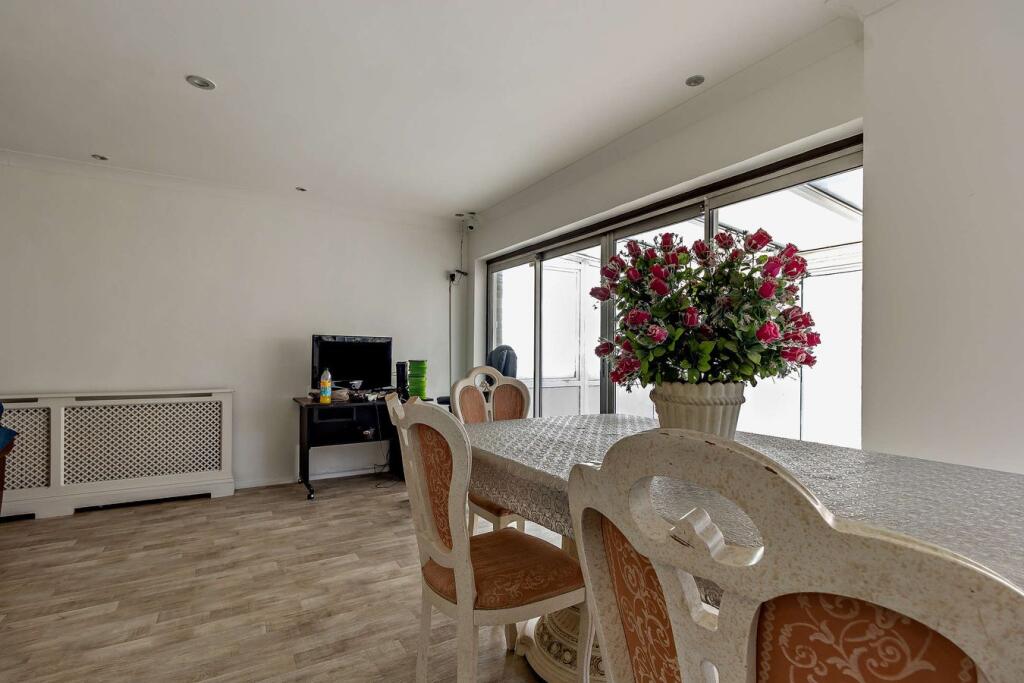 House in Southend-on-Sea - View 4