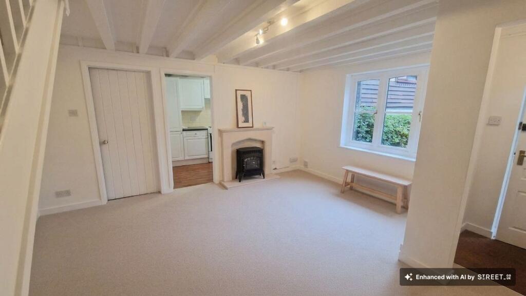 House in Gloucester - View 4