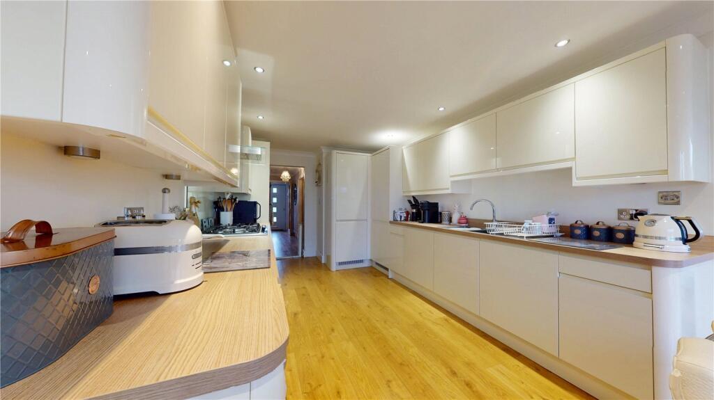 Princess Margaret Road, Linford, Essex, SS17 photo 3