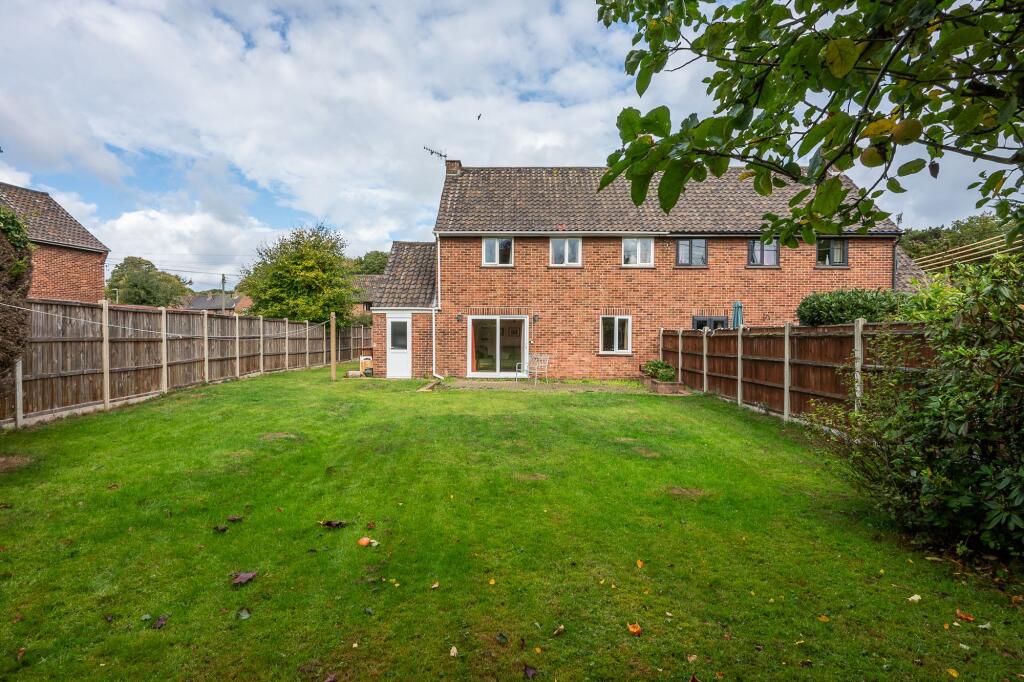 Buxton Close, East Runton, NR27 photo 4