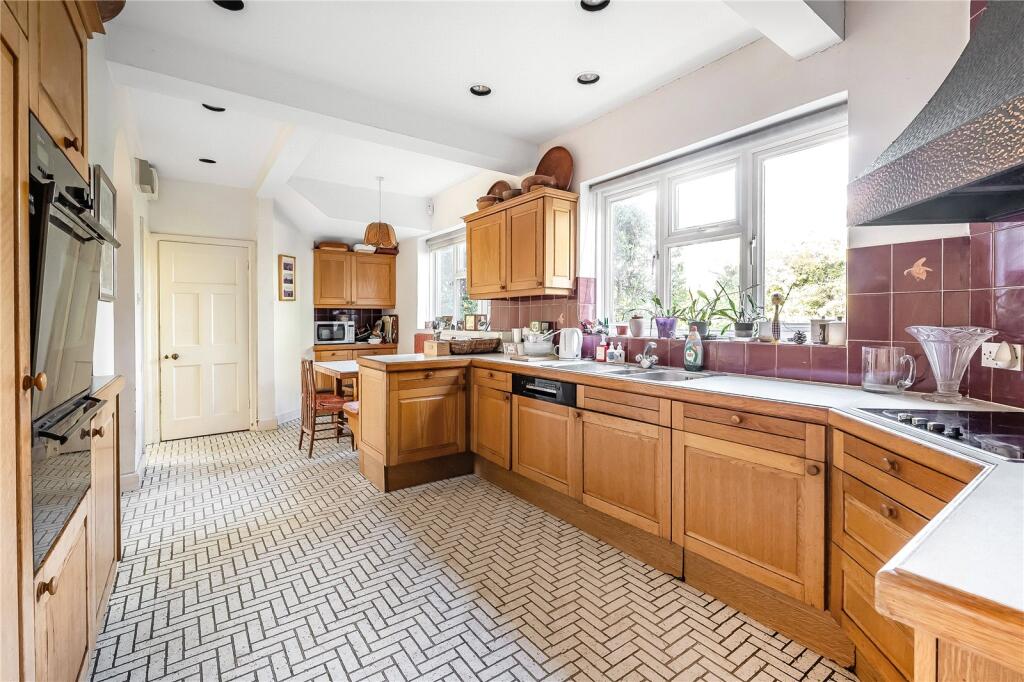 House in Reigate, Meadvale - More