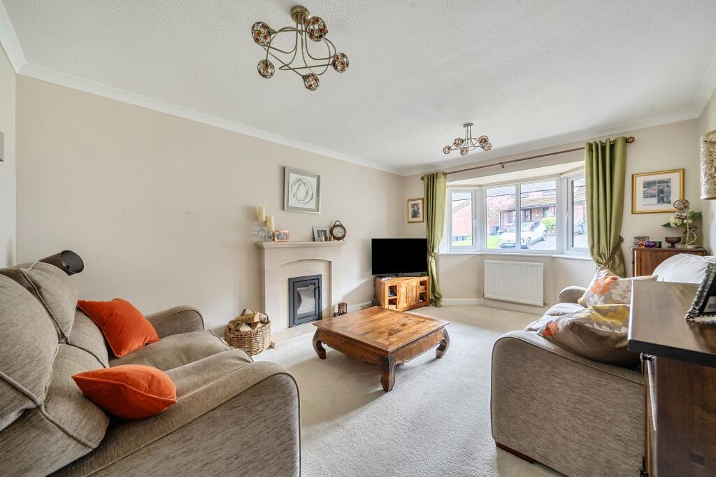Oakwood Grove, Alderbury, SP5 photo 3