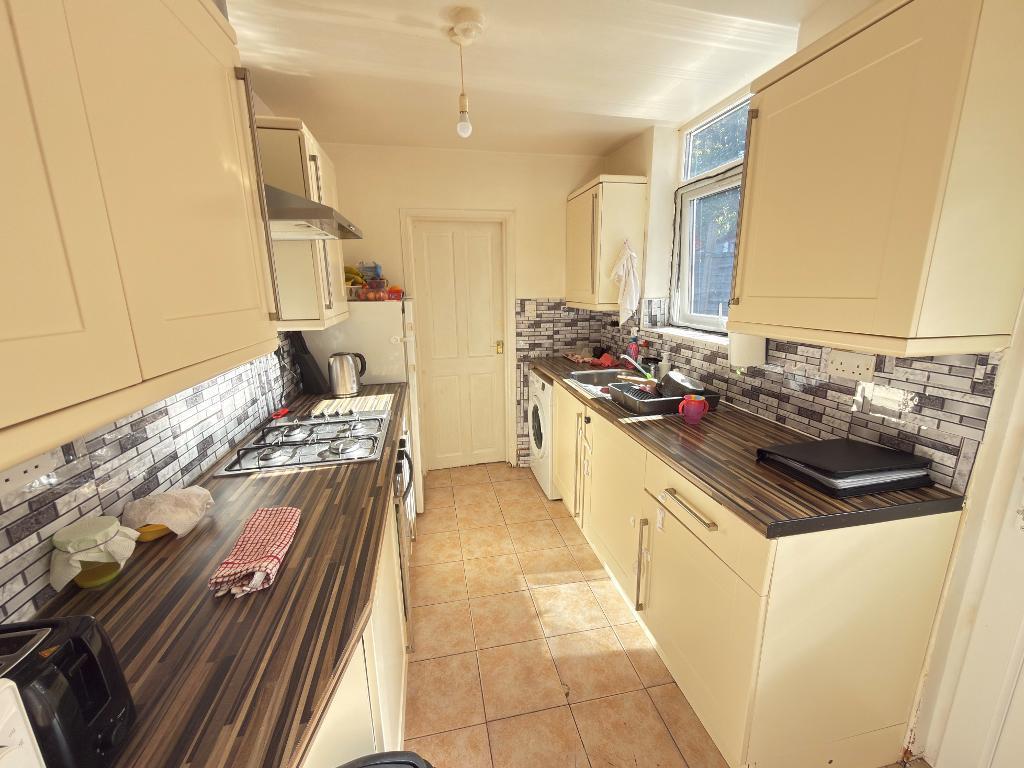 House in Luton - View 4