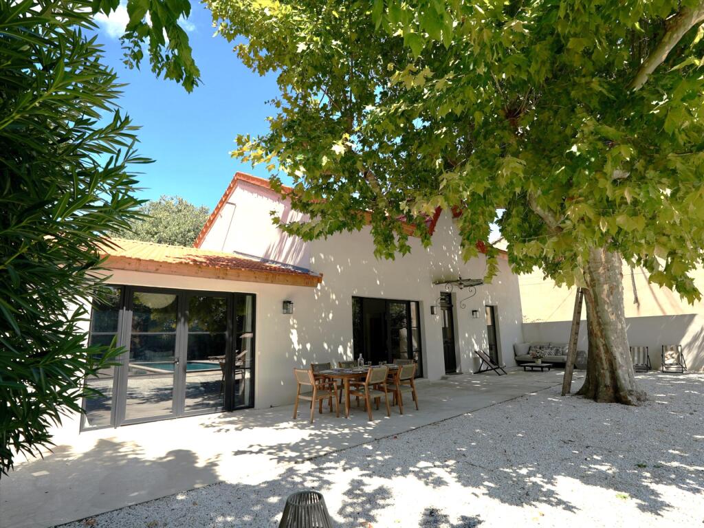 Main image of property: Provence-Alps-Cote d`Azur, Bouches-du-Rhône, Maillane