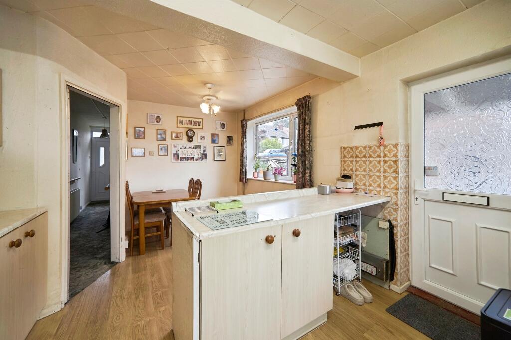 House in Leeds, Yeadon Banks, Shaw Lane - View 3