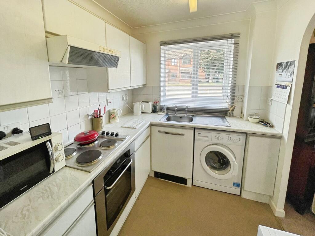 Apartment in Basingstoke and Deane, Cranbourne, Kings Furlong - View 5