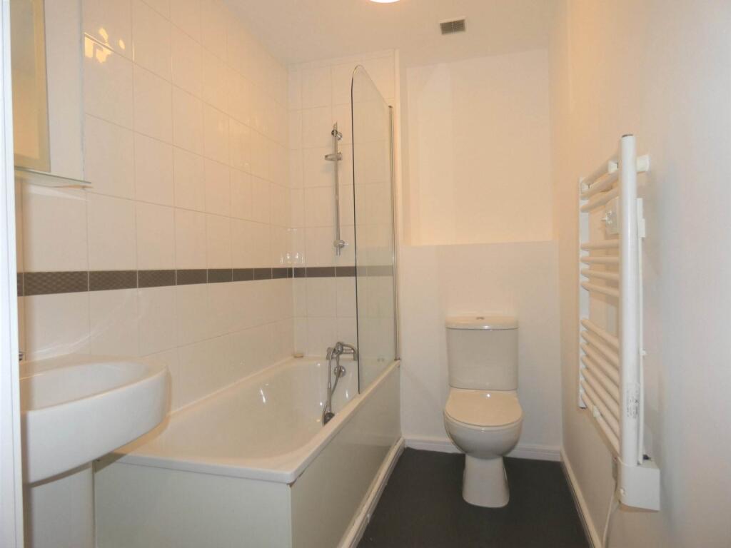 Apartment in Warrington - More
