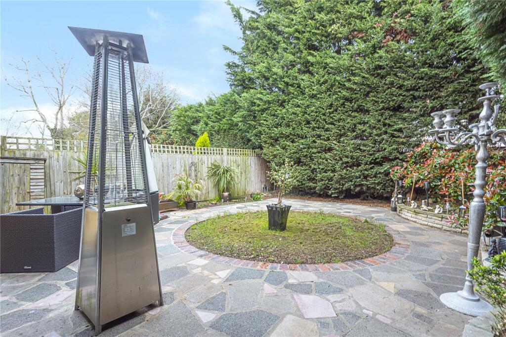 House in Uxbridge, Hillingdon - More