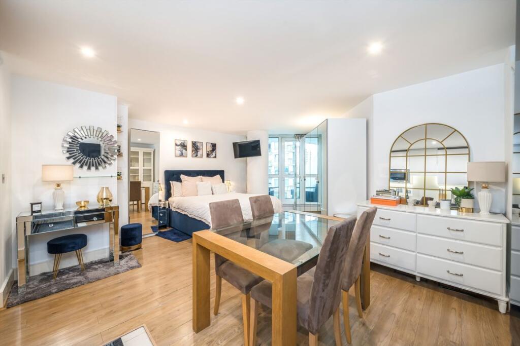 Studio flat for rent