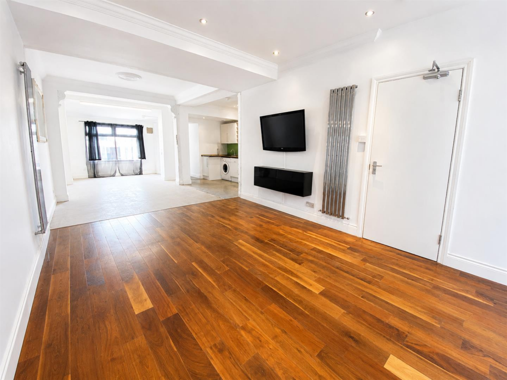 Cherrydown Avenue, London - View 2