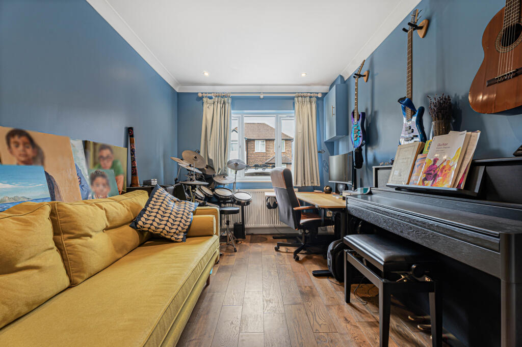 House in Runnymede, Egham - More