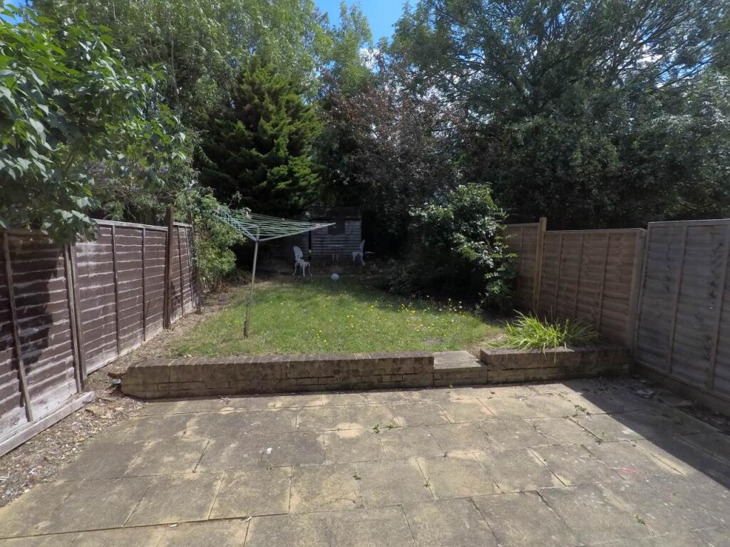 House in Hatfield, Roe Green - View 3