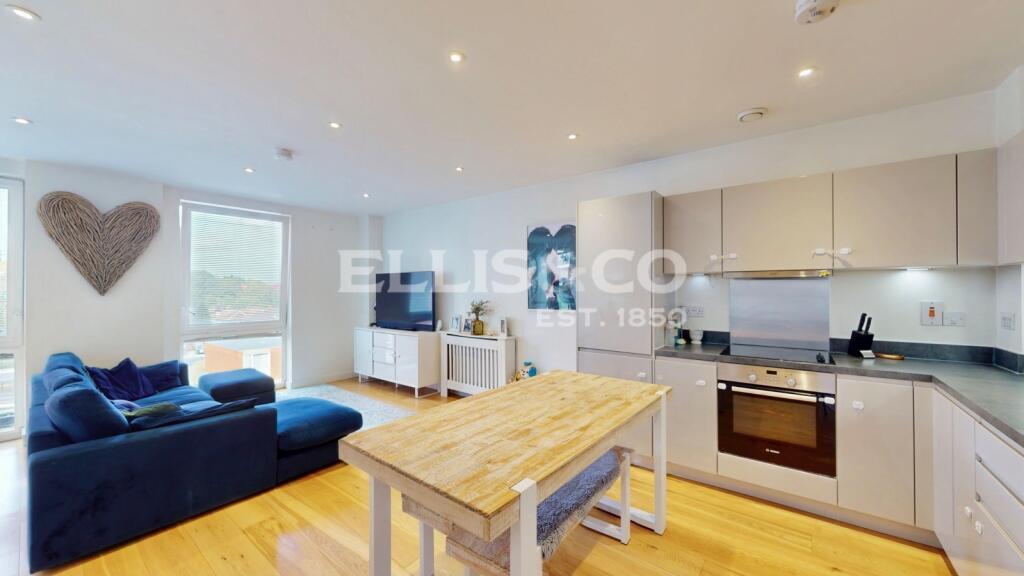 Apartment in Southall - More