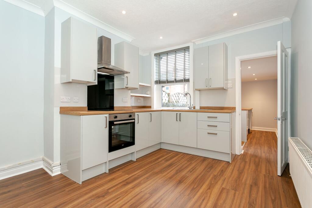 Chatsworth Place, Harrogate, HG1 photo 2
