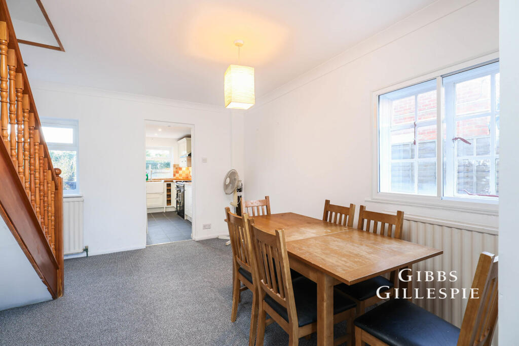 House in Slough, Gerrards Cross - More