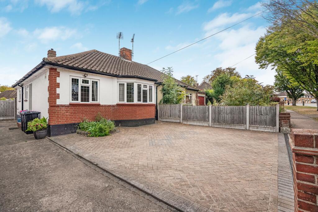 2-bed bungalow on Eastwood Road North, Leigh-On-Sea, SS9, £375,000