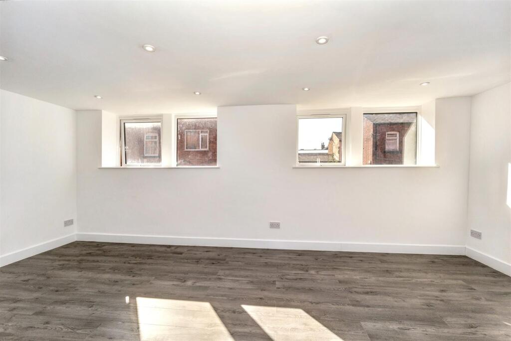 Apartment in Leigh, Westleigh - View 5