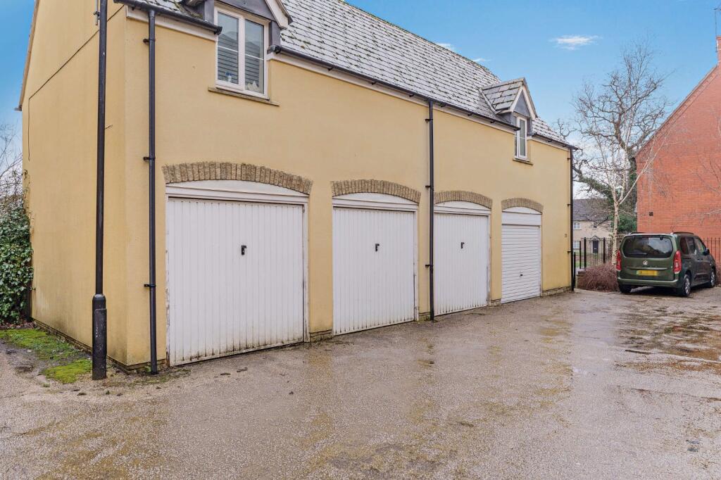 Apartment in Swindon, Haydon Wick - View 3