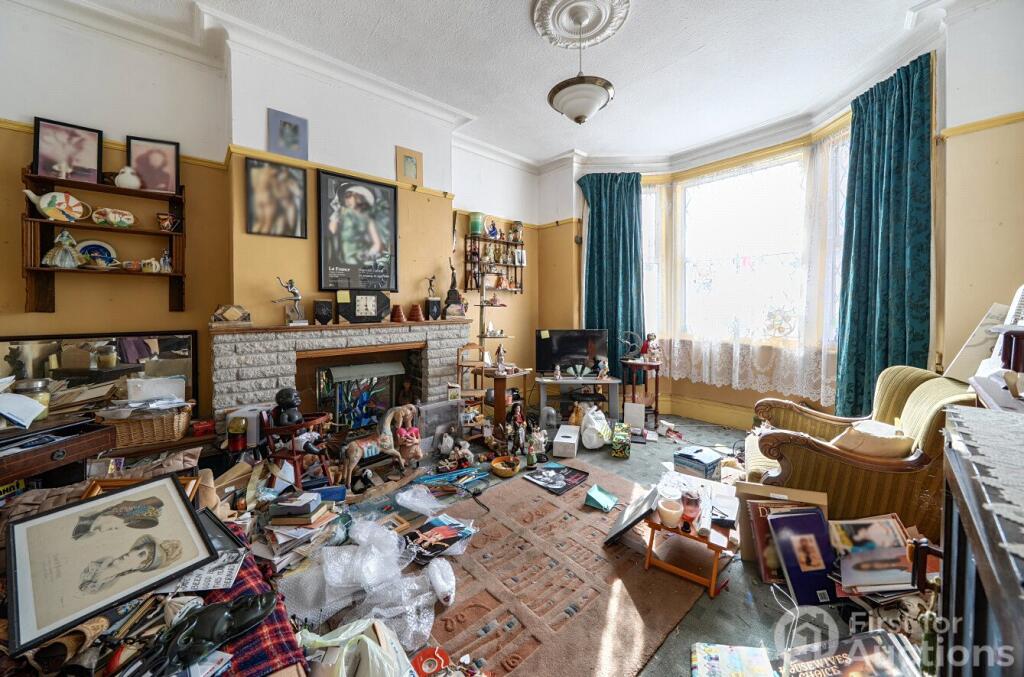 Apartment in Southend-on-Sea - View 2