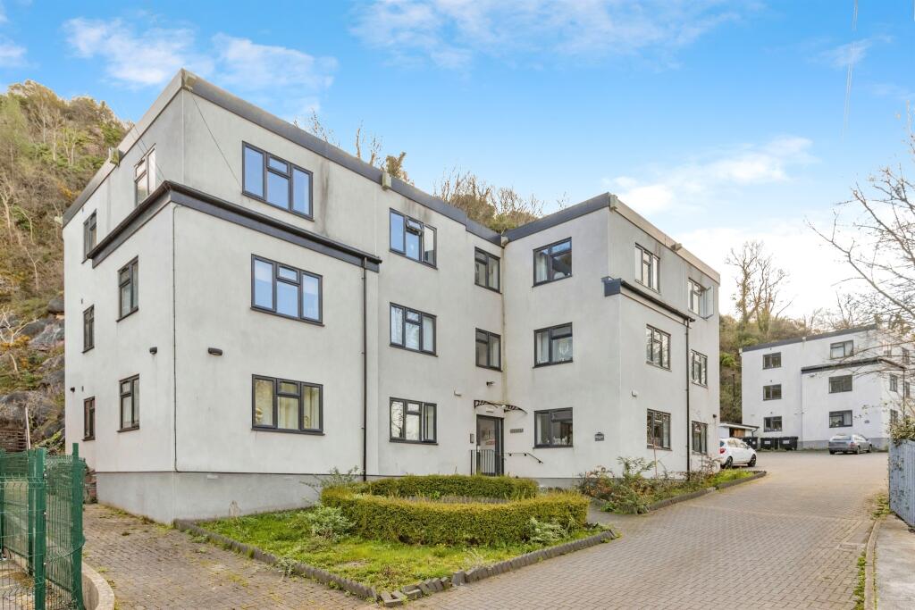 2-bed flat on Teignmouth Road, Torquay, £190,000
