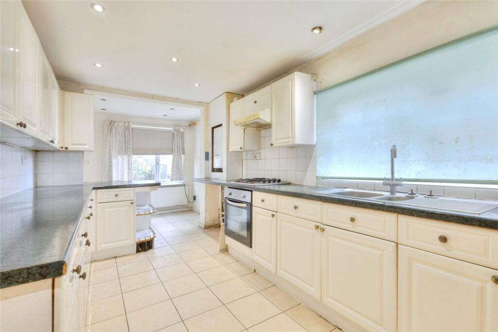 Vivian Road, Wellingborough, Northamptonshire, NN8 - View 2