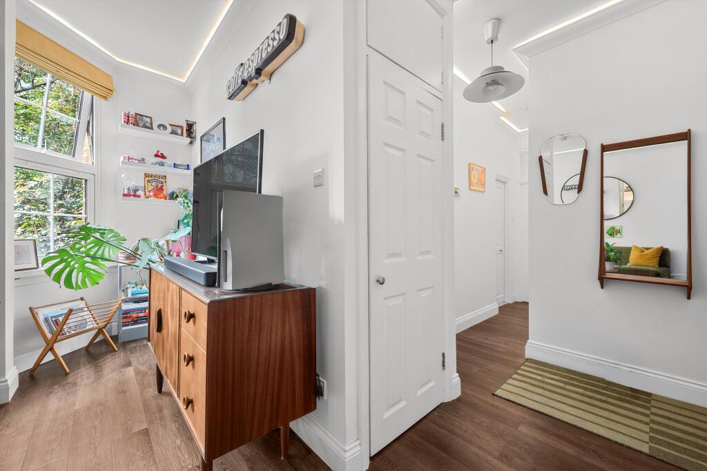 Apartment in London - View 5