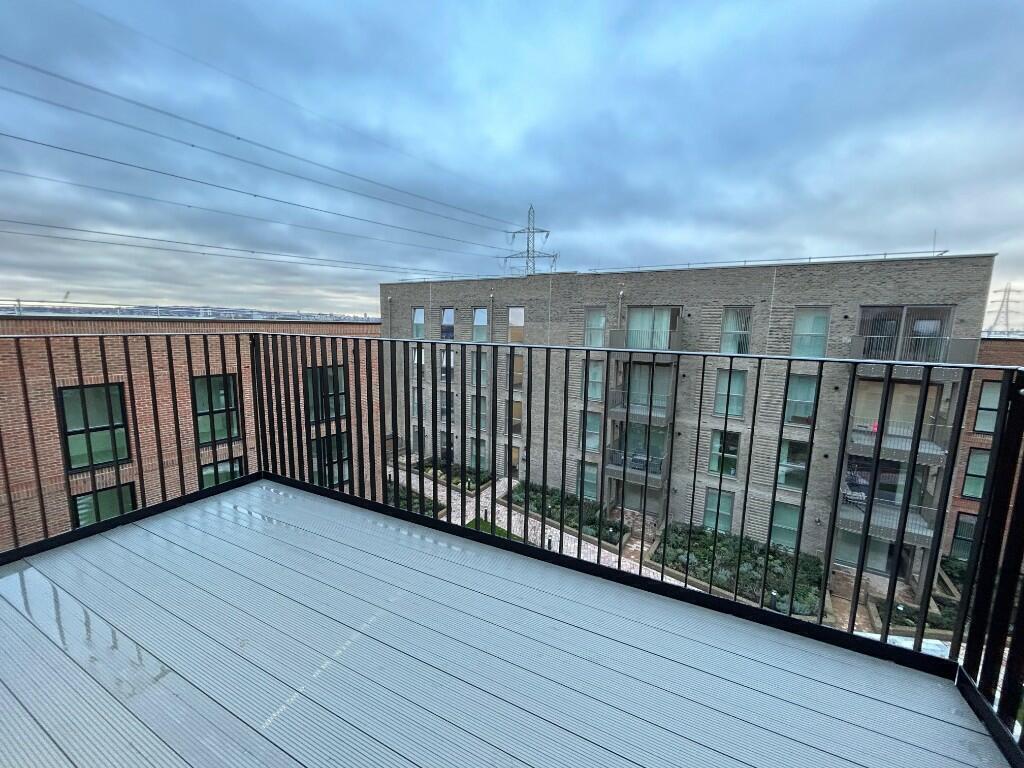 Apartment in Barking - View 4