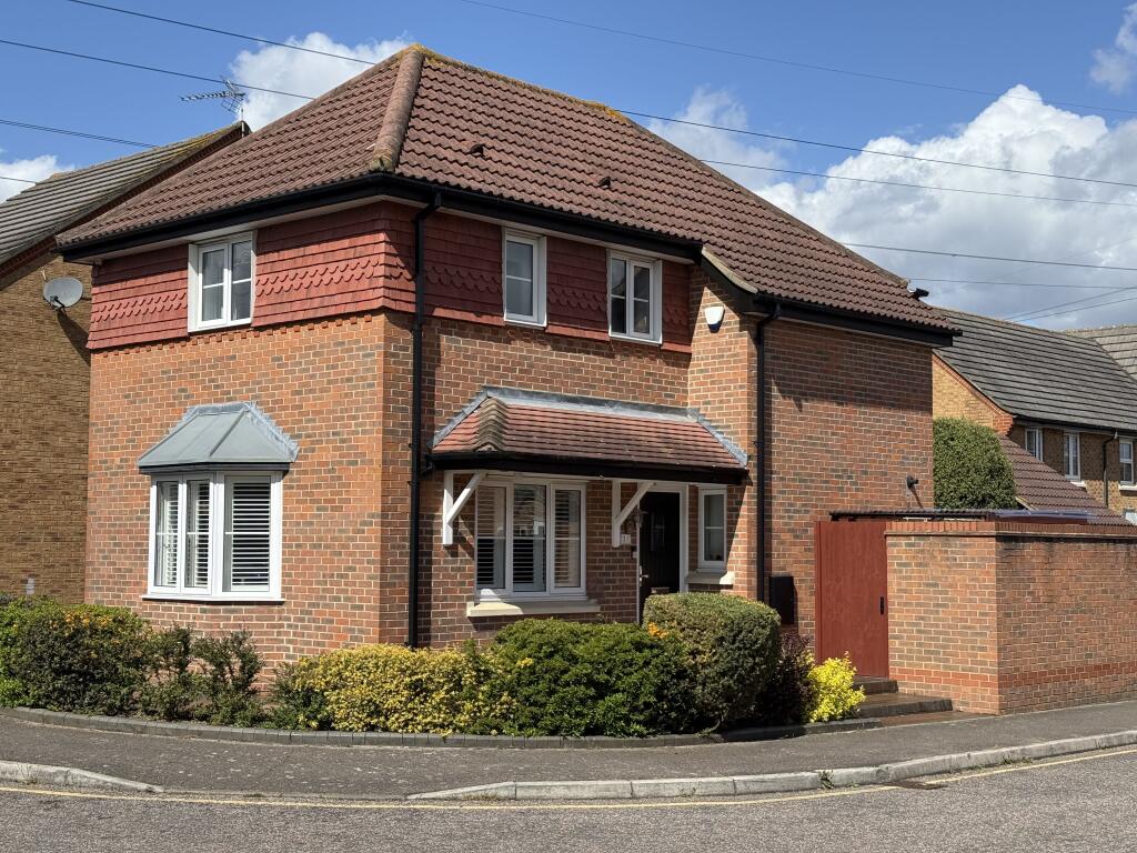 3-bed detached on Francisco Close, Chafford Hundred, £500,000